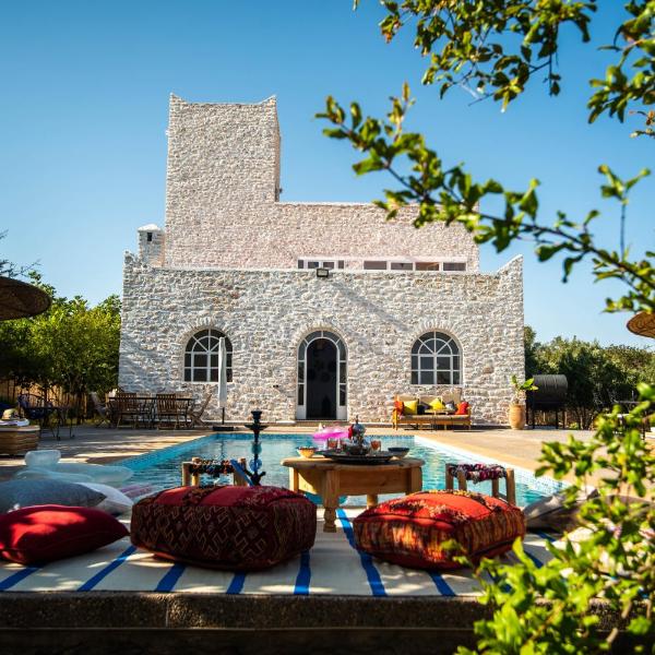 Villa Les jardins fleuris-élégante villa avec piscine privée