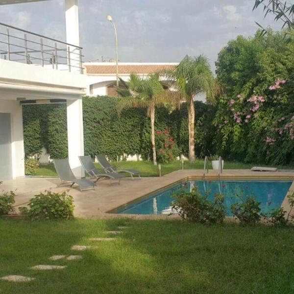 Luxurious 5 Bedrooms Villa with Pool AB51053