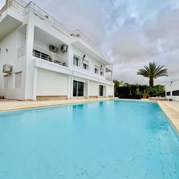 Stylish 6 BRs Villa with pool H62050
