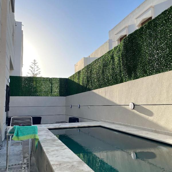 Luxurious 6 bdrms pool villa RE63025