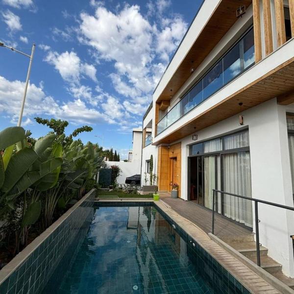 Exclusive 5-bdrm Villa with Private Pool RG52025