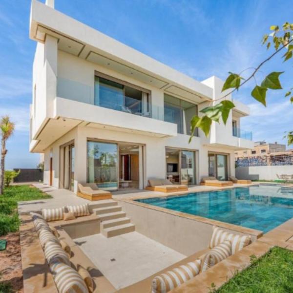Luxury 6BR Villa with Pool & Cinema Near Center
