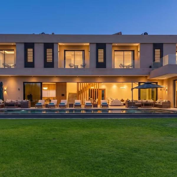 Dream Home Amelkis - 6 Suites- Heated Pool & GOLF