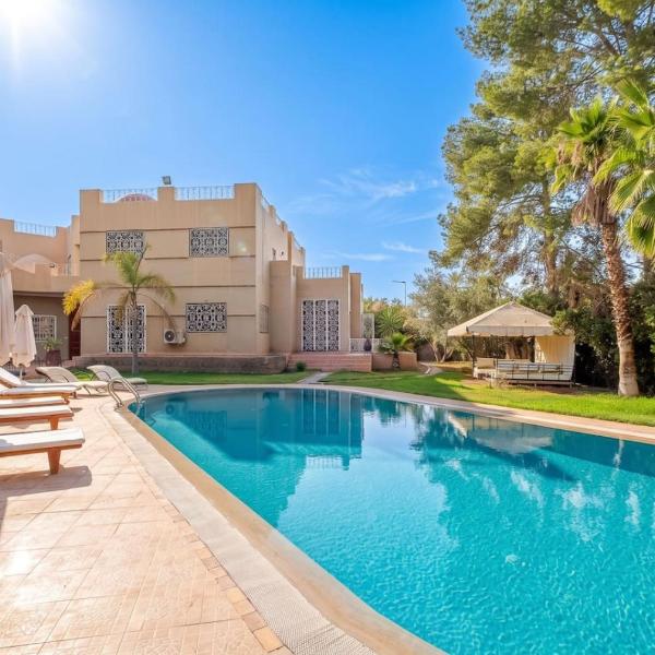 Villa with Pool and Steam Room 10 Minutes from City Center