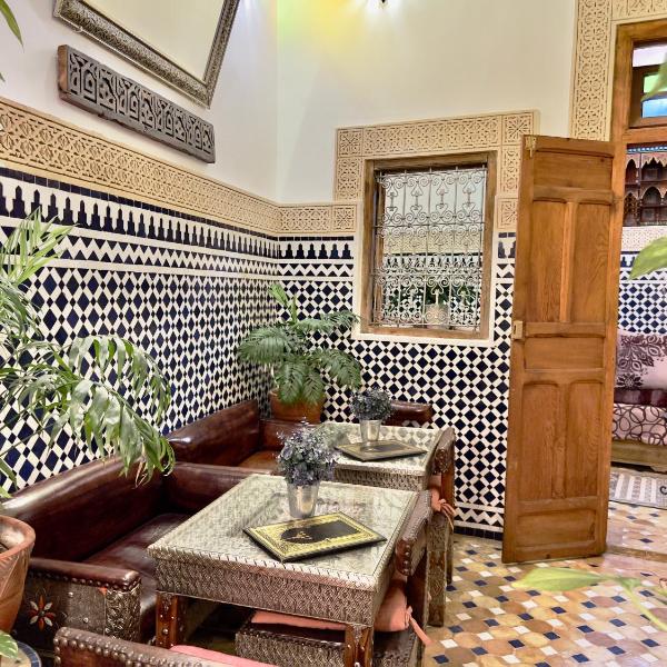 Entire Cozy Riad-Fez Medina Guest House with Rooftop